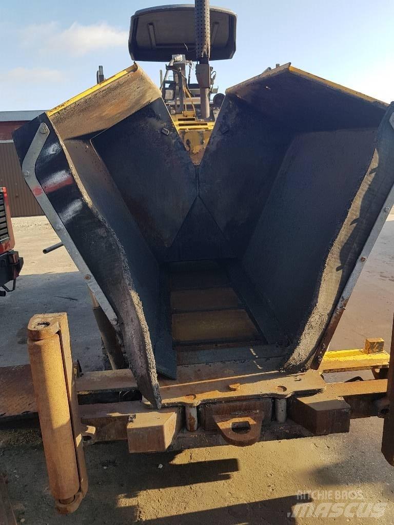 Volvo TITAN 2820 Finitrici