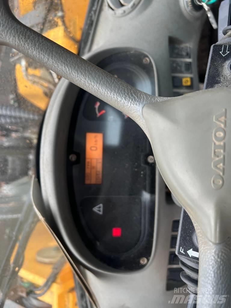 Volvo L 220 E Pale gommate
