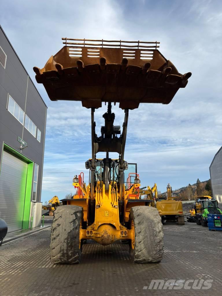 Volvo L 350 H Pale gommate