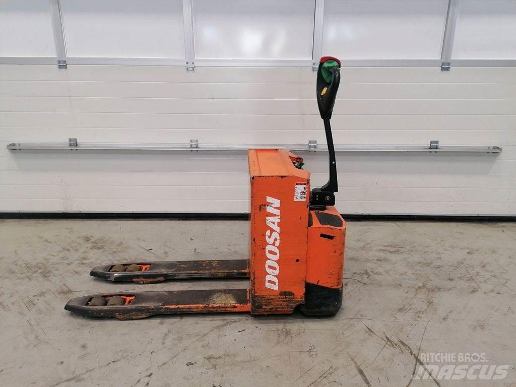Doosan LEDH20M Transpallet manuale