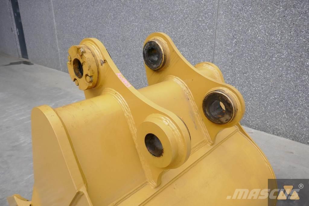 CAT 320 Bucket Benne