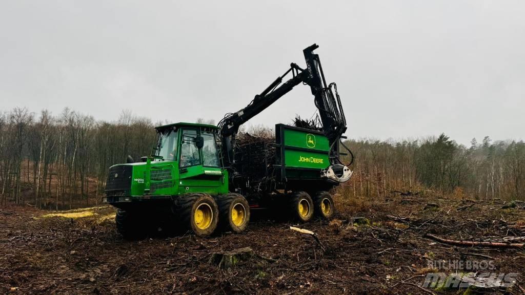 John Deere 1490D Forwarder