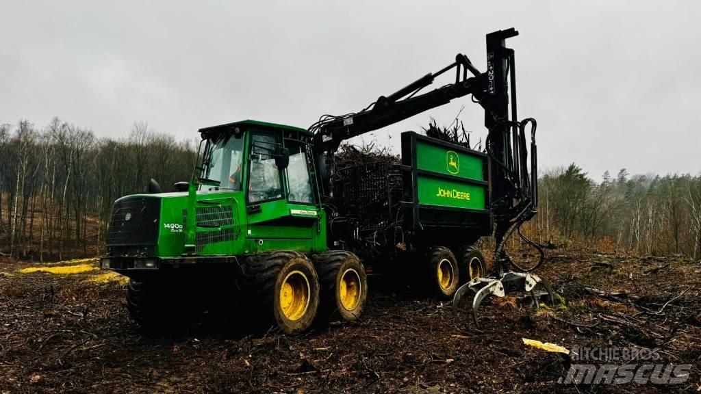 John Deere 1490D Forwarder
