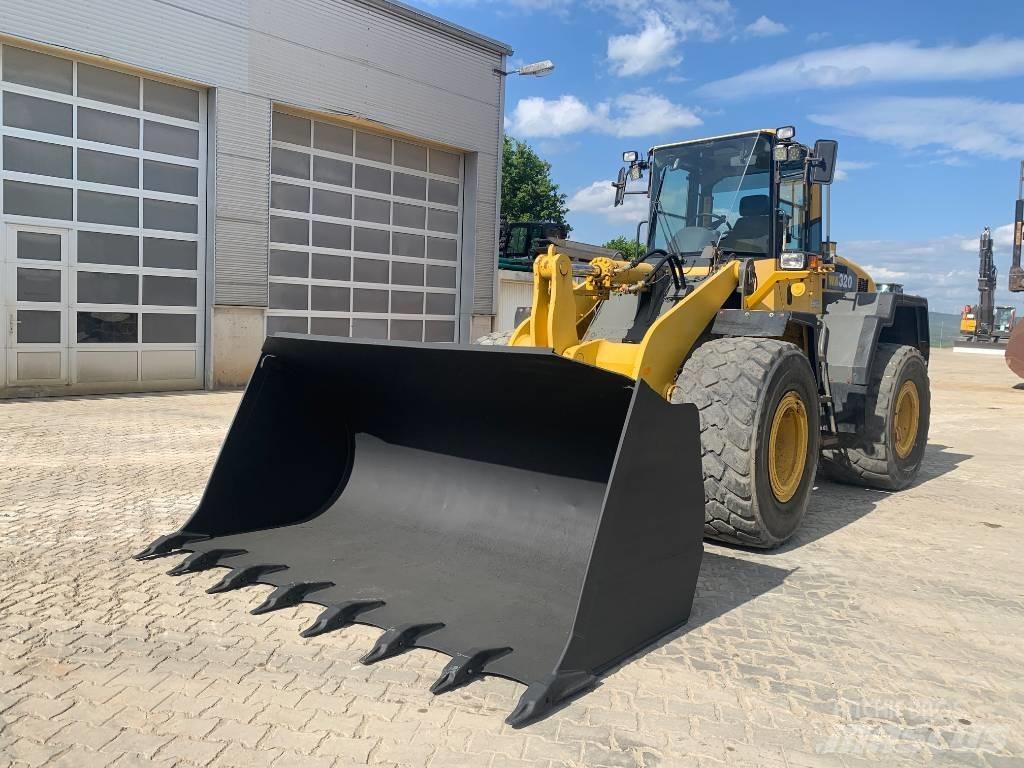 Komatsu WA 320-5H Pale gommate