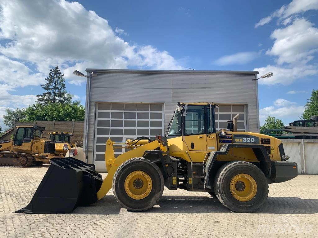 Komatsu WA 320-5H Pale gommate