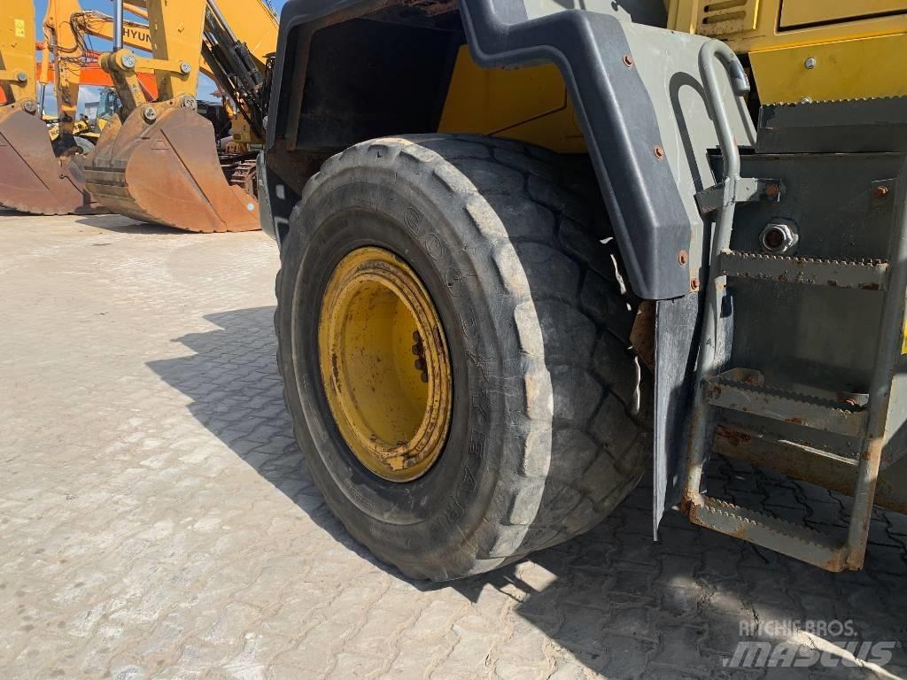 Komatsu WA 320-5H Pale gommate