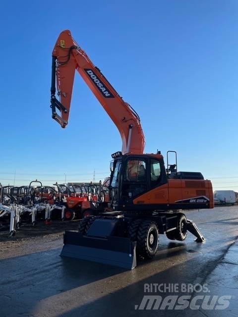 Doosan DX210W-7 Escavatori gommati