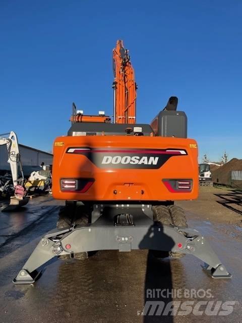 Doosan DX210W-7 Escavatori gommati