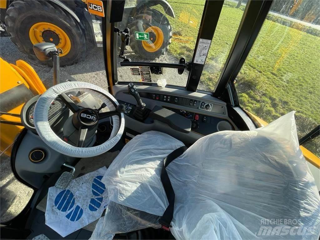 JCB TM 220 Agri Pale gommate