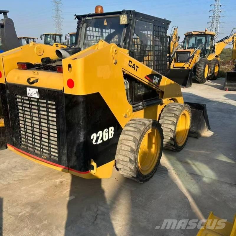 CAT 226 Mini Pale Gommate