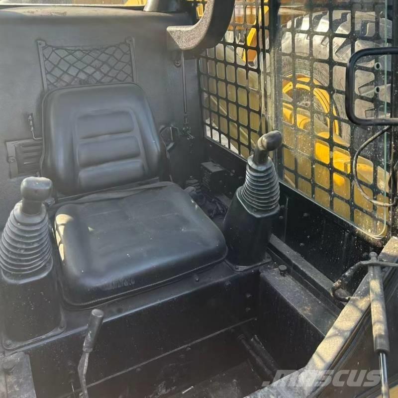 CAT 226 Mini Pale Gommate