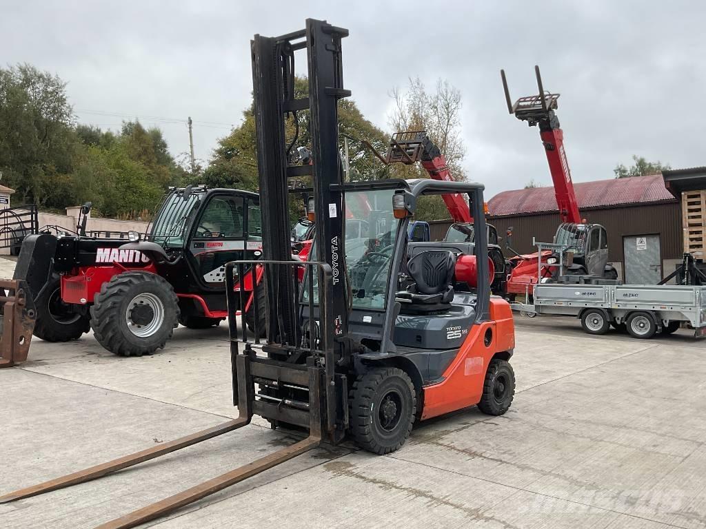 Toyota 02-8 FGF 25 Carrelli elevatori GPL