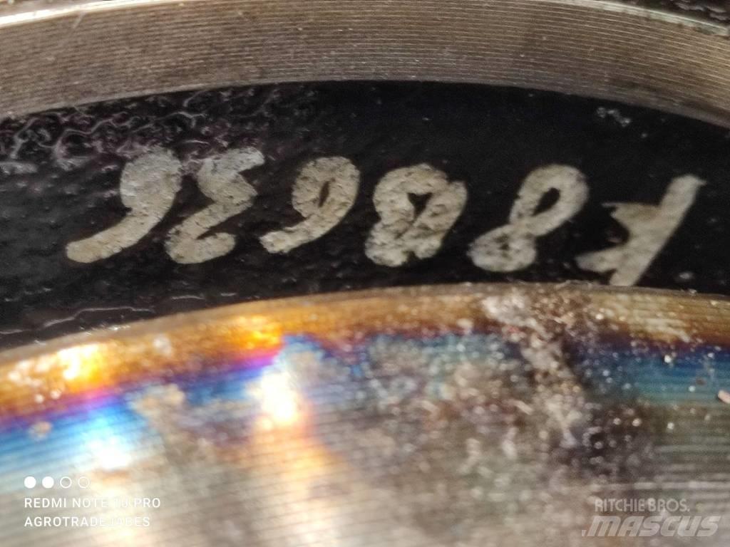 Bobcat T hub Assi