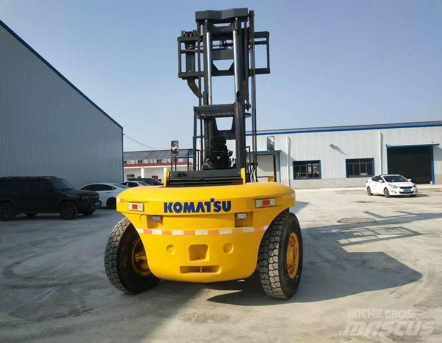 Komatsu FD200 Sollevatori telescopici