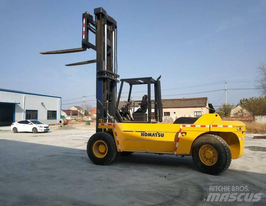 Komatsu FD200 Sollevatori telescopici