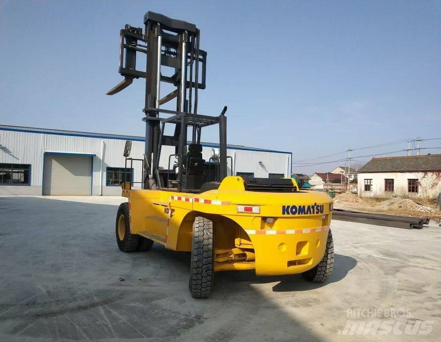 Komatsu FD200 Sollevatori telescopici