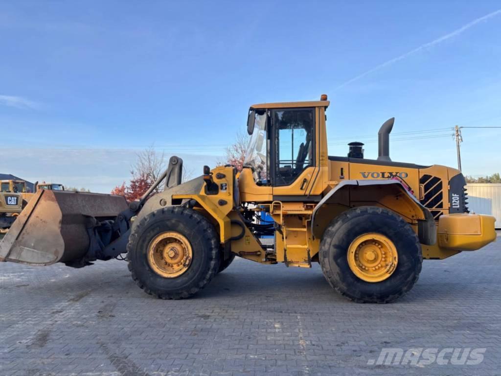 Volvo L 120 F Pale gommate