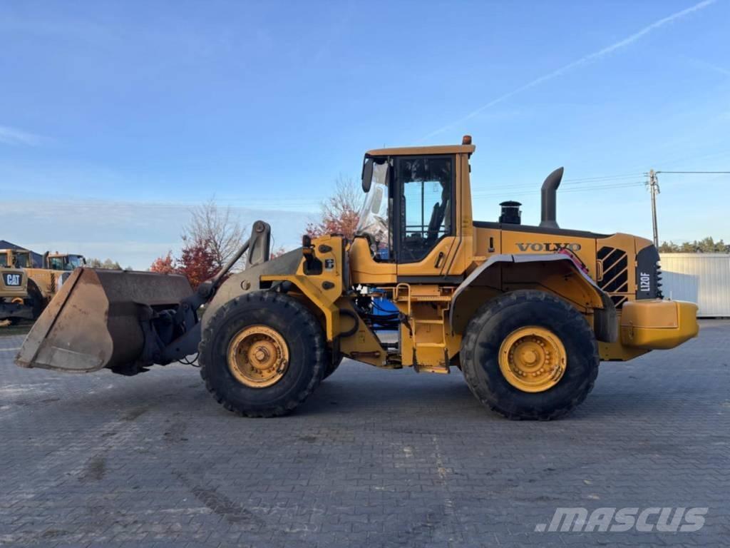 Volvo L 120 F Pale gommate