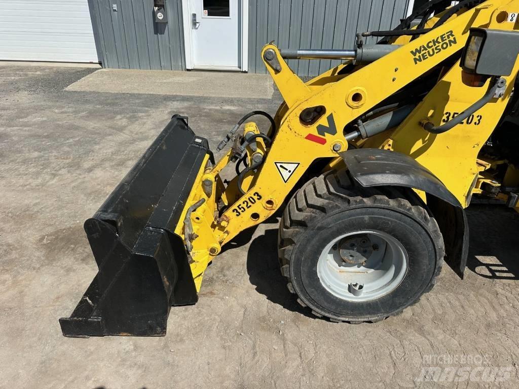 Wacker Neuson WL 30 Pale gommate