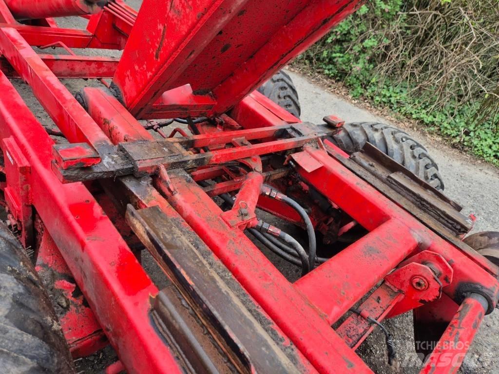 Agromet Warfama T041 Rimorchi con braccio di sollevamento a gancio