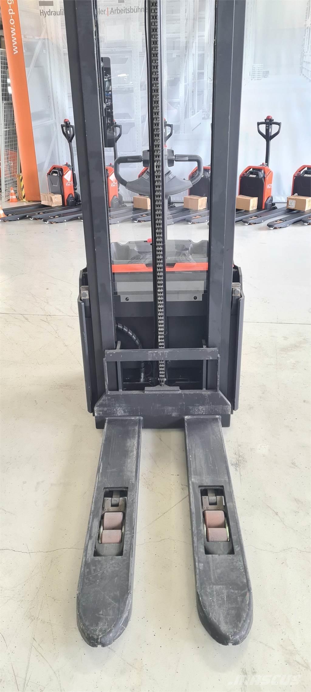 Toyota SWE120L Transpallet uomo a terra
