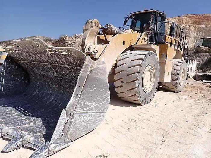 CAT 988K Pale gommate