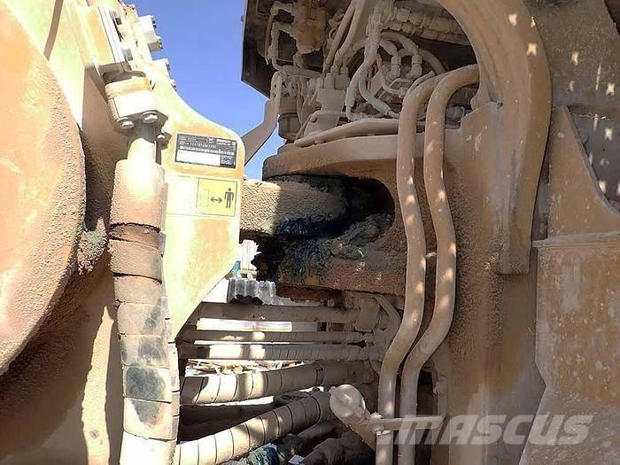 CAT 988K Pale gommate