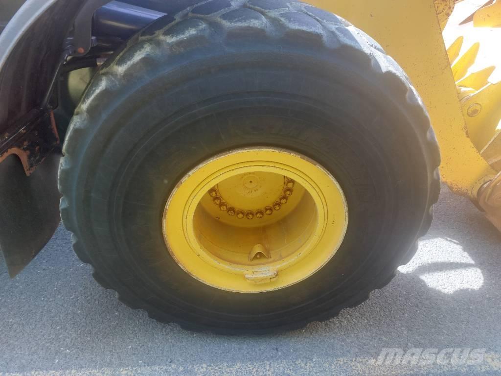 Komatsu WA480-8 Pale gommate