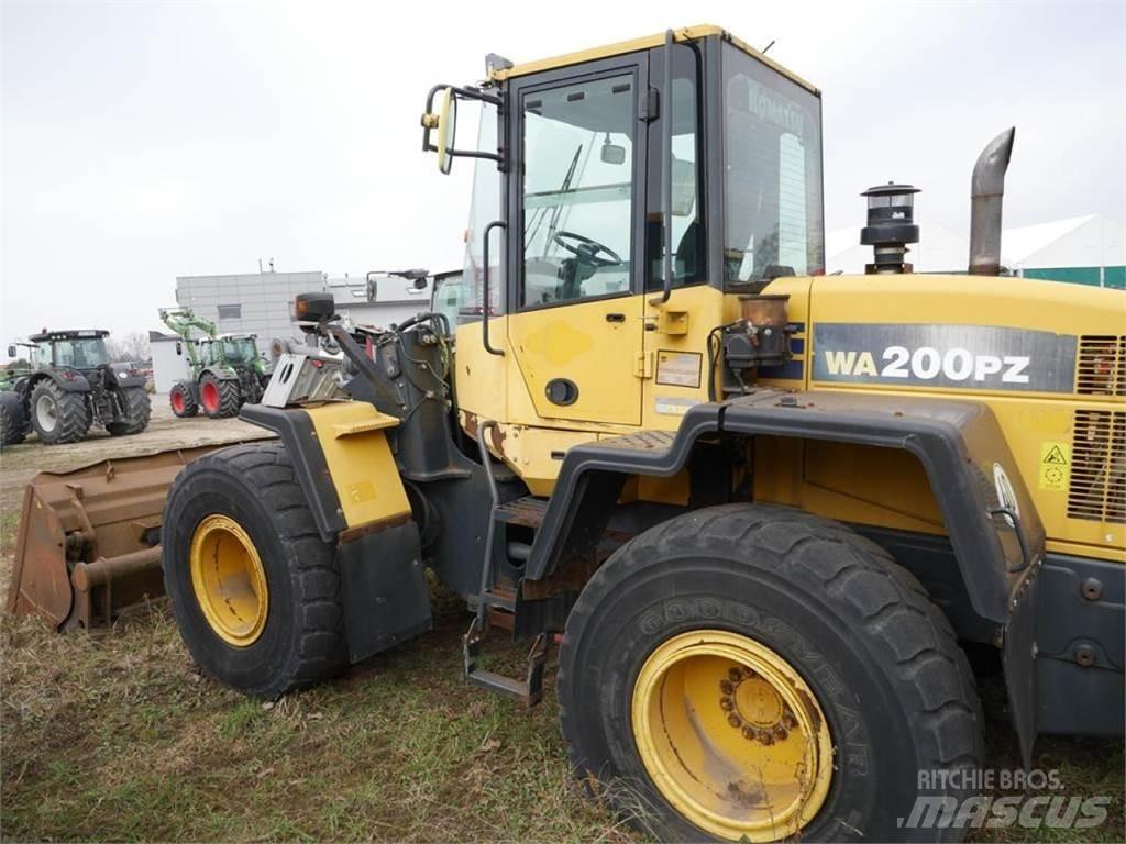 Komatsu WA 200 PZ Pale gommate