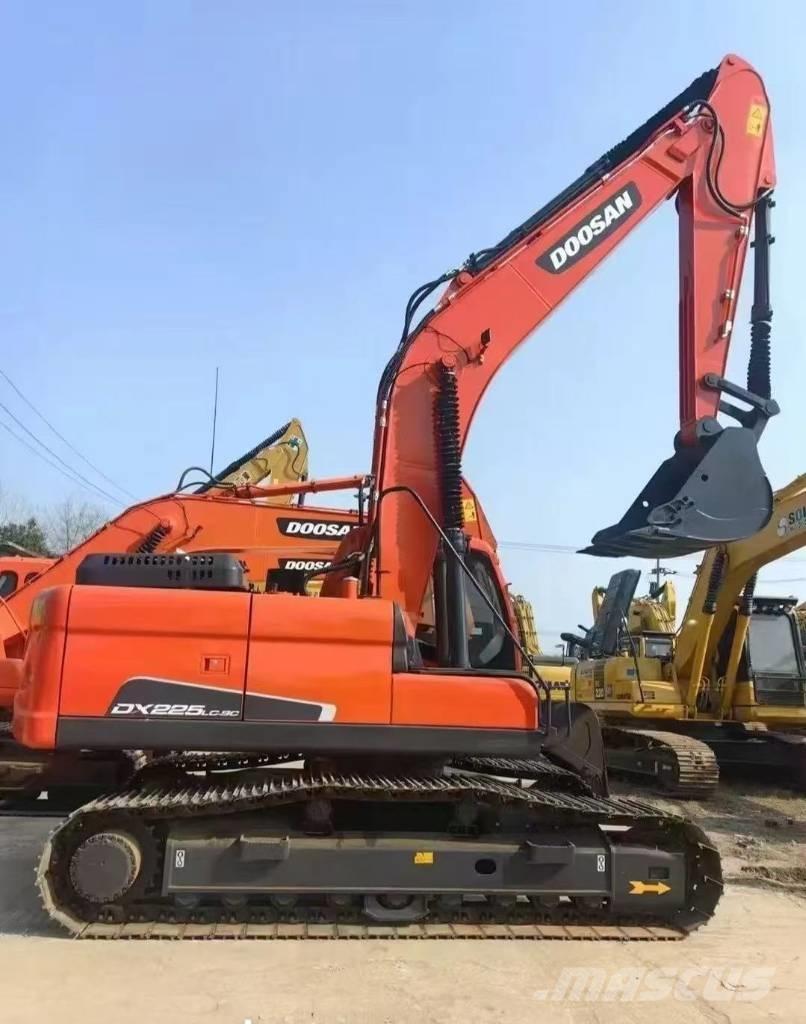 Doosan DX 225 LC Escavatori cingolati