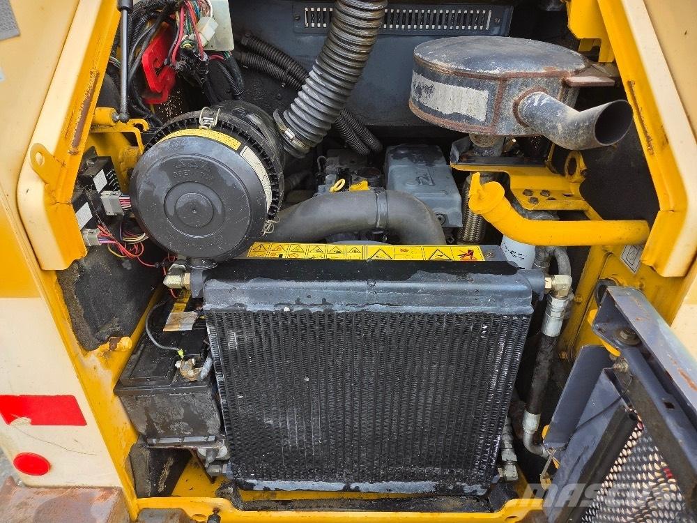 Gehl 4640T Mini Pale Gommate