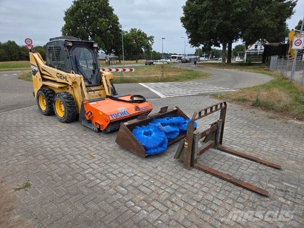 Gehl 4640T Mini Pale Gommate