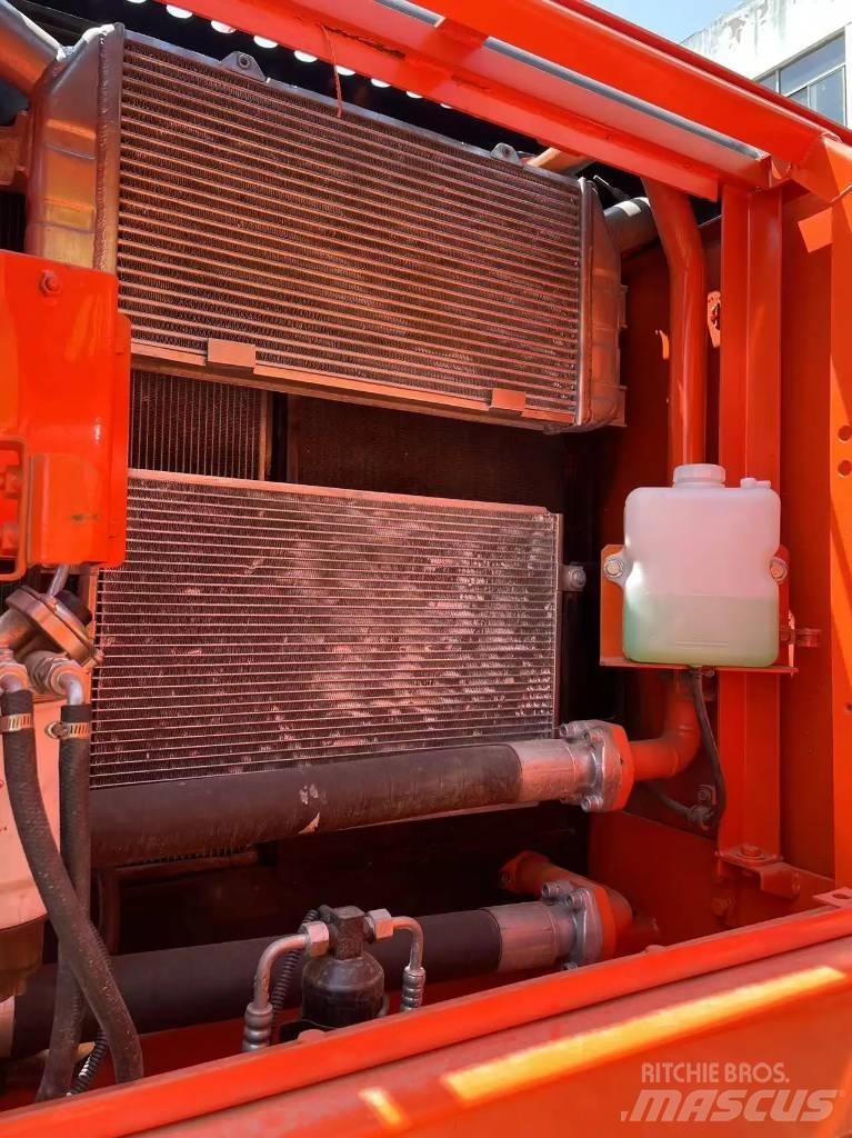 Doosan DX225LC Escavatori cingolati