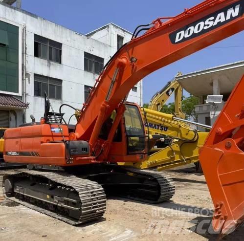 Doosan DX225LC Escavatori cingolati