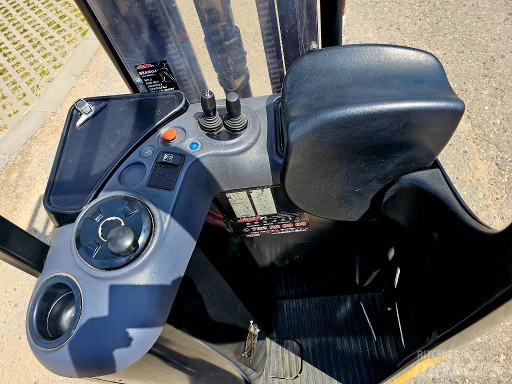 CAT NSR 16 N Elevatore passaggio stretto