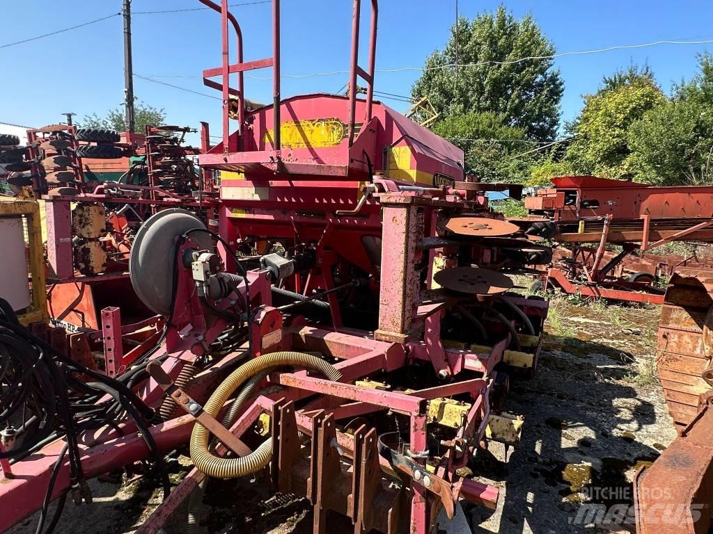 Väderstad Rapid400F Perforatrici