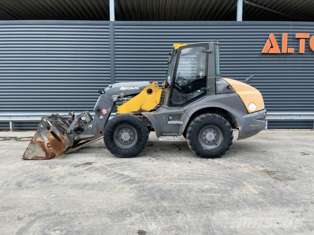 Mecalac AS 700 Pale gommate