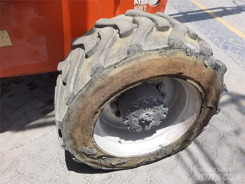 JLG 800AJ Piattaforme a braccio articolato
