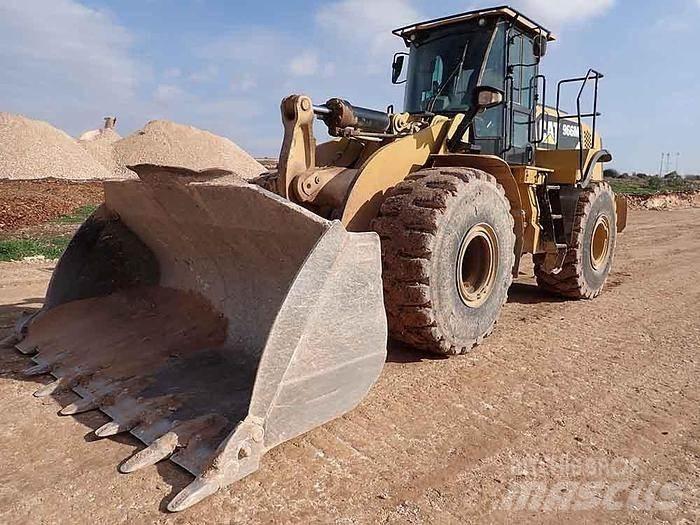 CAT 966M Pale gommate