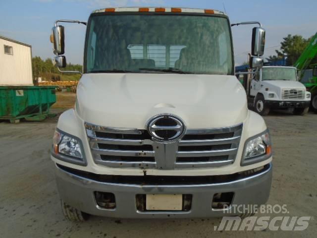 Hino 185 Camion con sponde ribaltabili