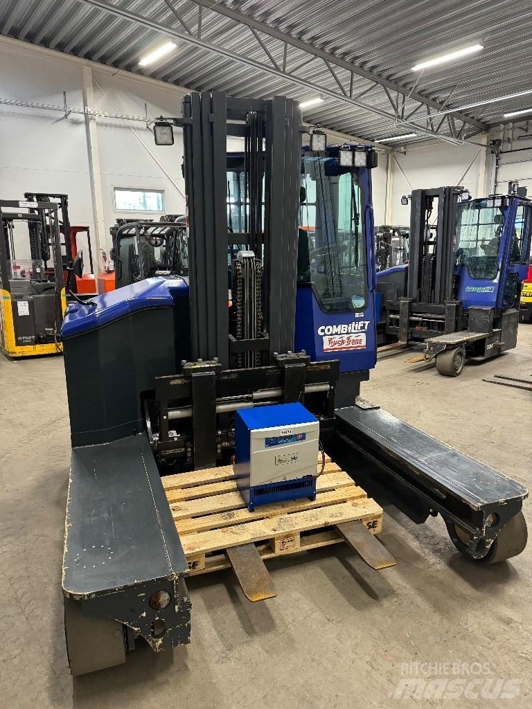 Combilift C4500ET Carrello elevatore retrattile a 4 vie