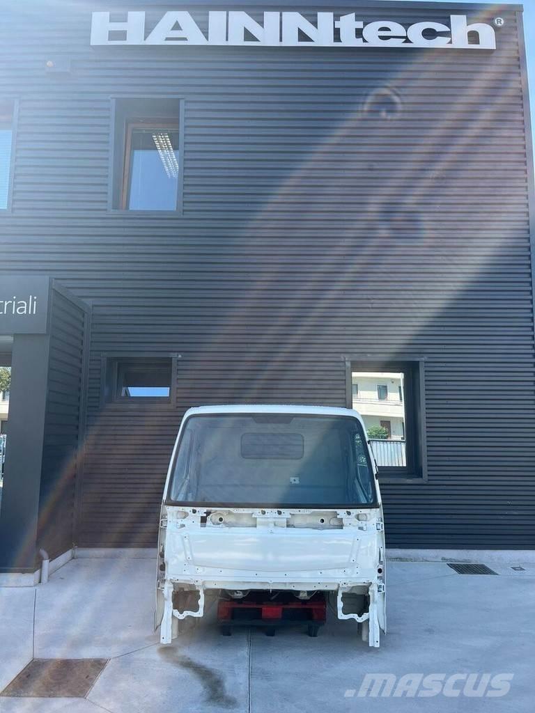 Mitsubishi S MODEL Cabine e interni