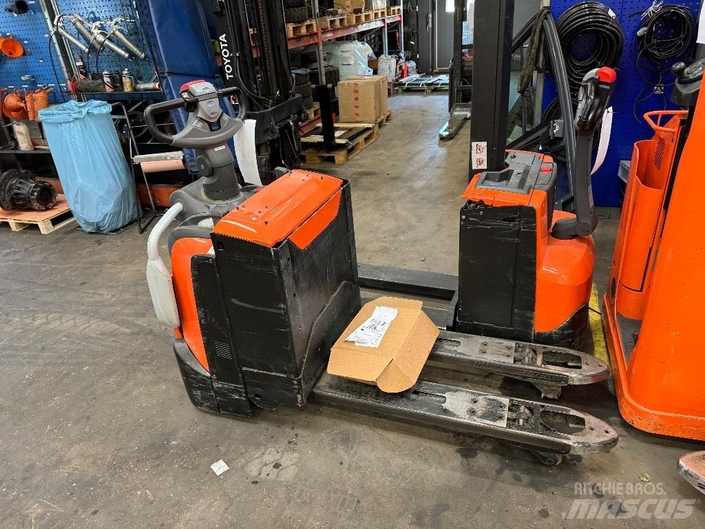 Toyota LPE200 Carrelli elevatori bassi a piattaforma