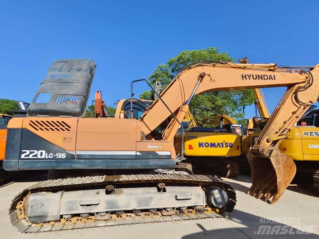 Hyundai Robex 220 LC Escavatori cingolati