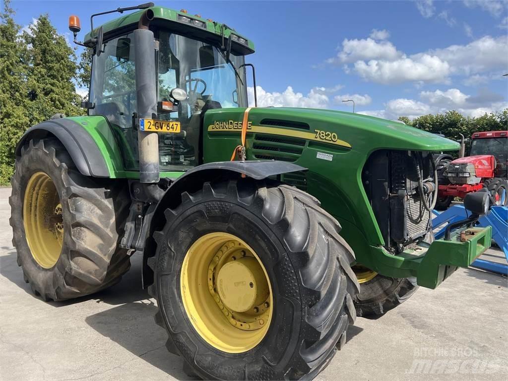 John Deere 7820 Trattori