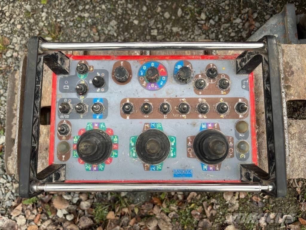 Sandvik Dino DC400Ri Perforatrici di superficie