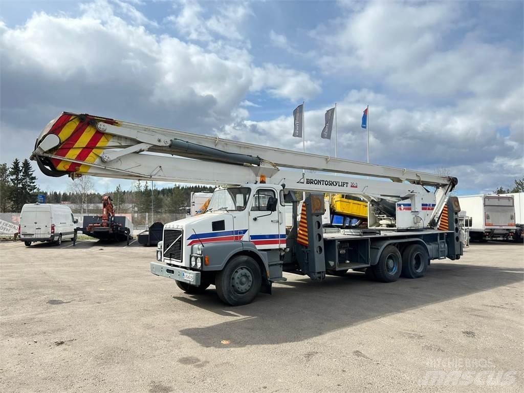 Volvo N12-1-V-6X2 Autogru