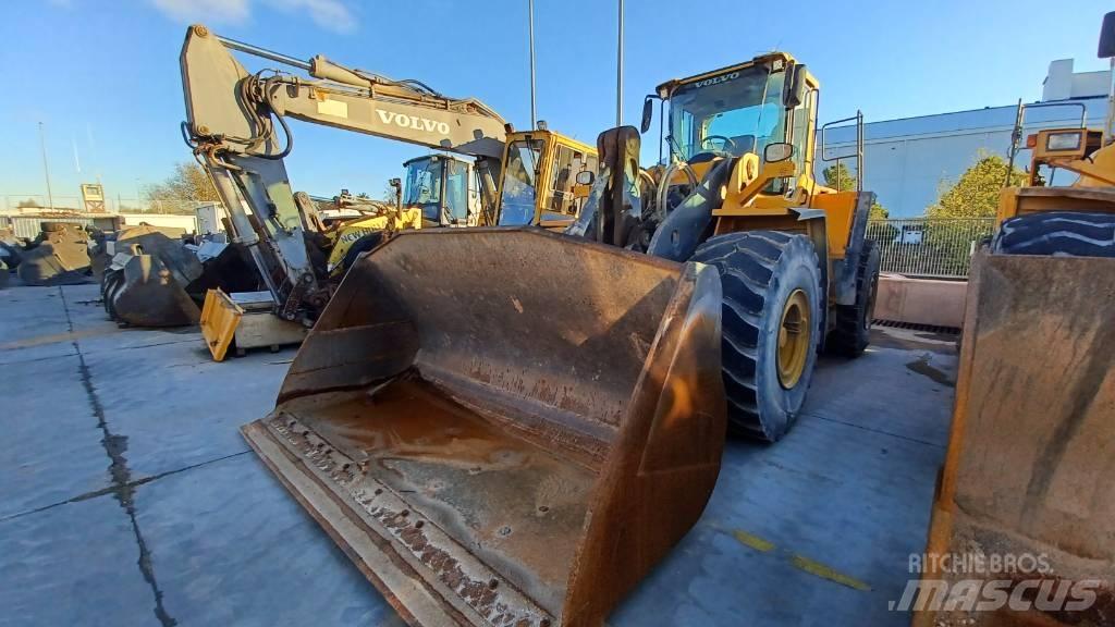 Volvo L 150 F Pale gommate