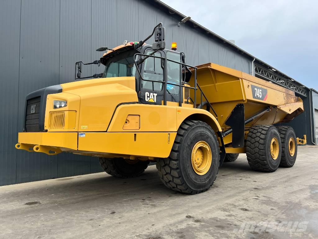 CAT 745 Dumpers articolati
