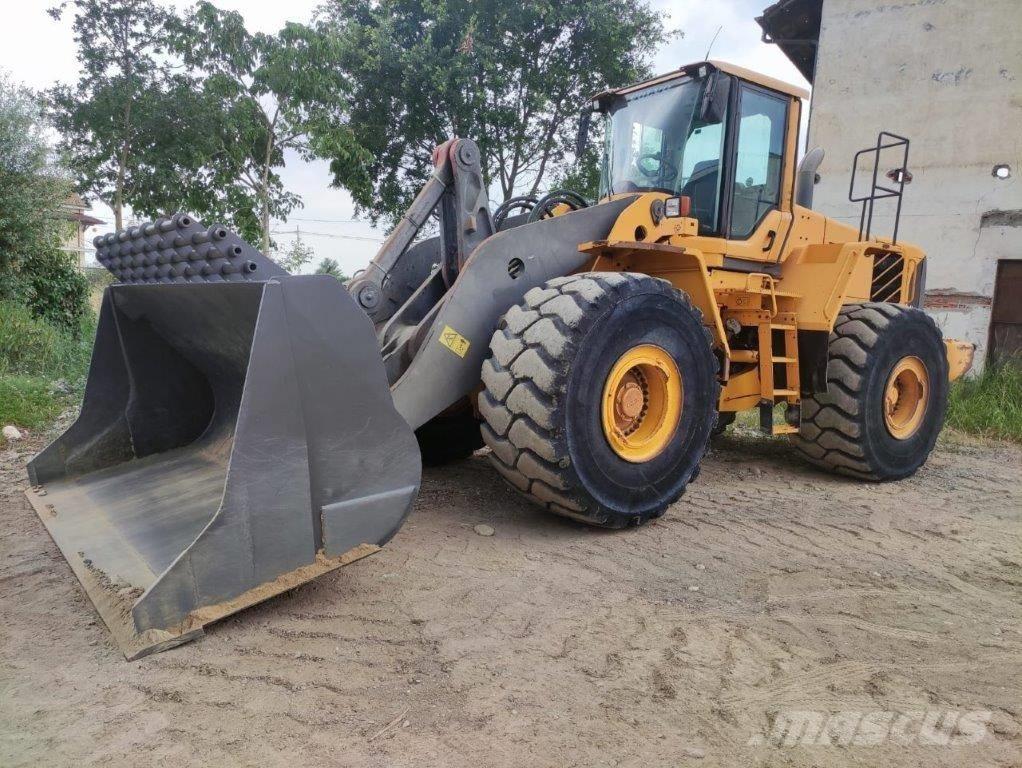 Volvo L 220 F Pale gommate